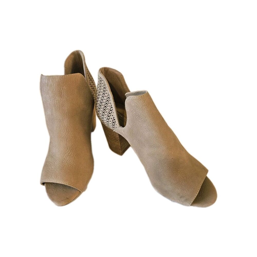Antonio Melani Beige Leather Pump Heels Size 8